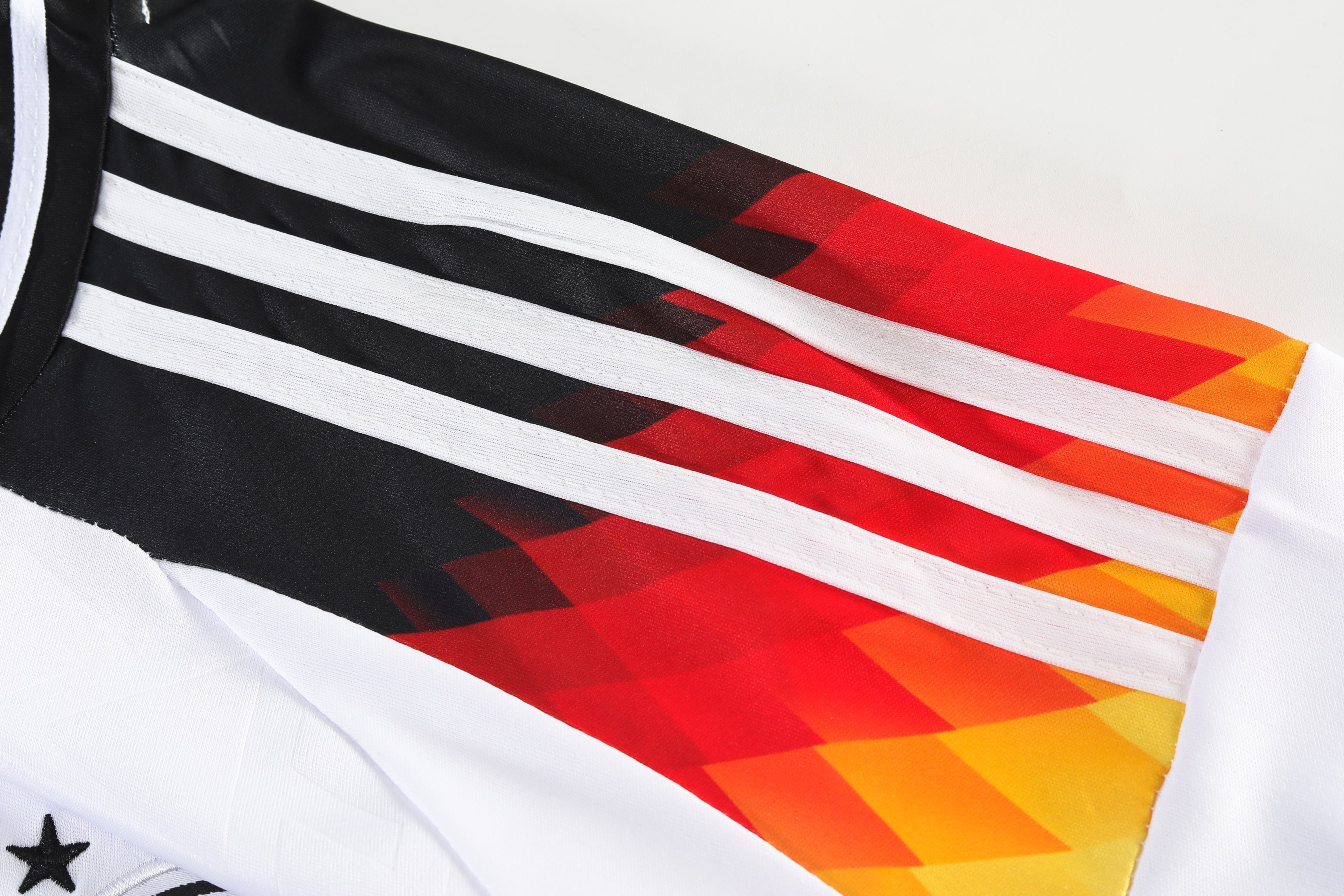 Barn/Vuxen Tyskland Hemmamatch – Klassiskt Matchset